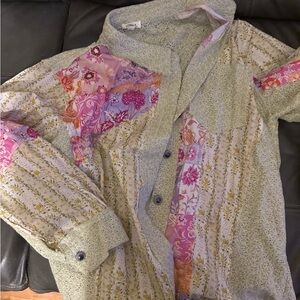 POL Textured Knit Top in Olive and pink floral  size L